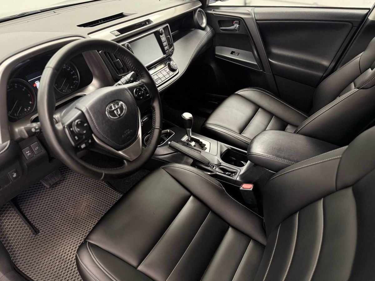 Toyota RAV4 IV (XA40) Рестайлинг
