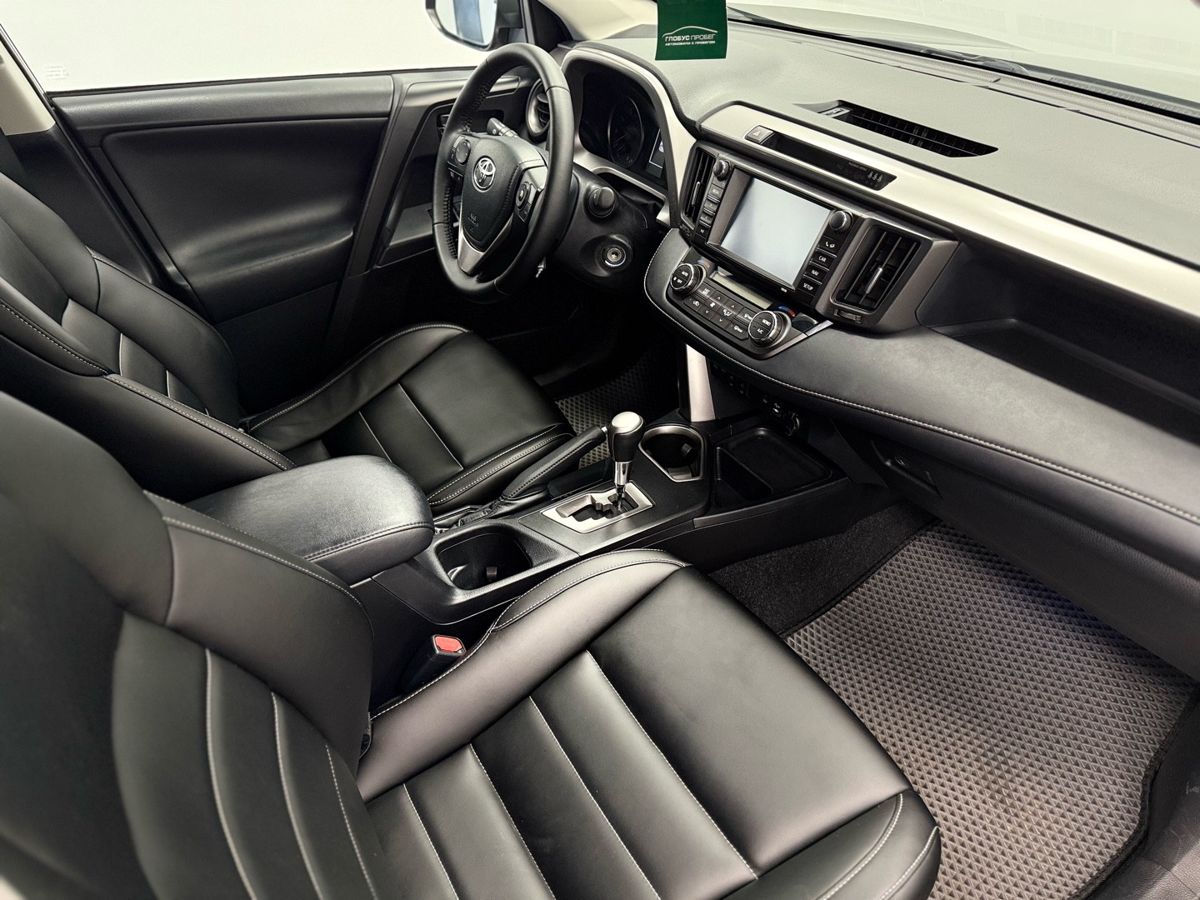 Toyota RAV4 IV (XA40) Рестайлинг