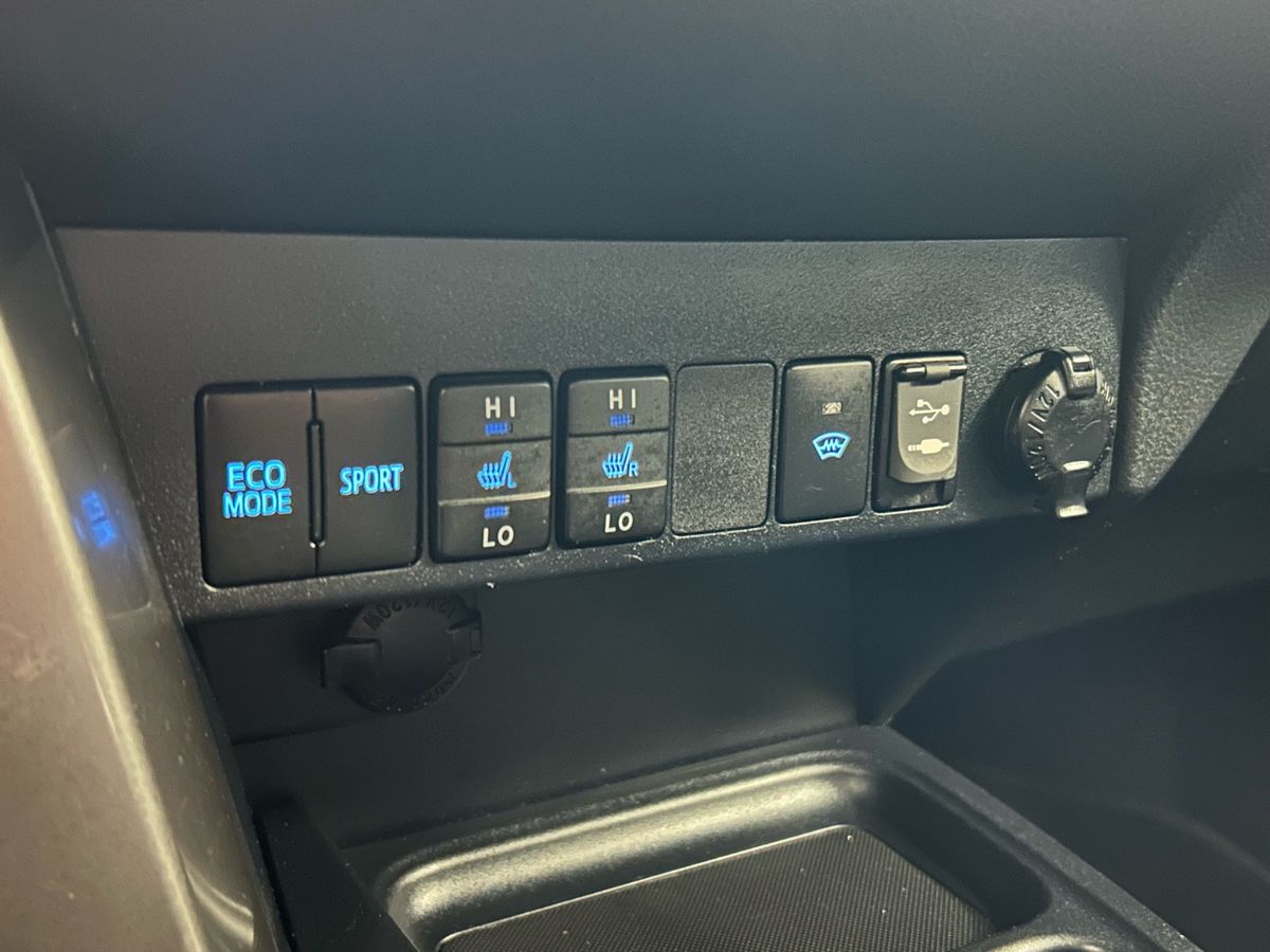 Toyota RAV4 IV (XA40) Рестайлинг