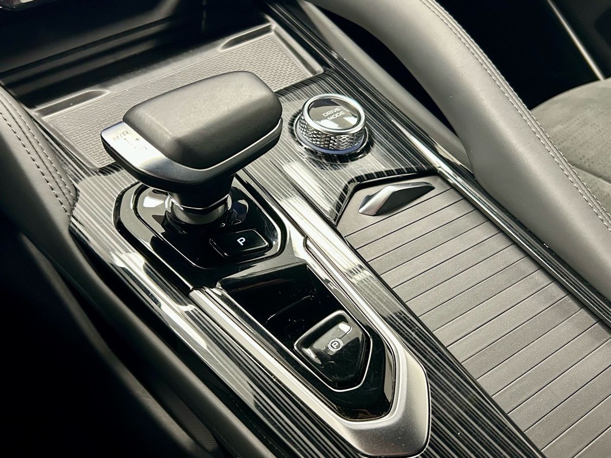 Geely Monjaro I