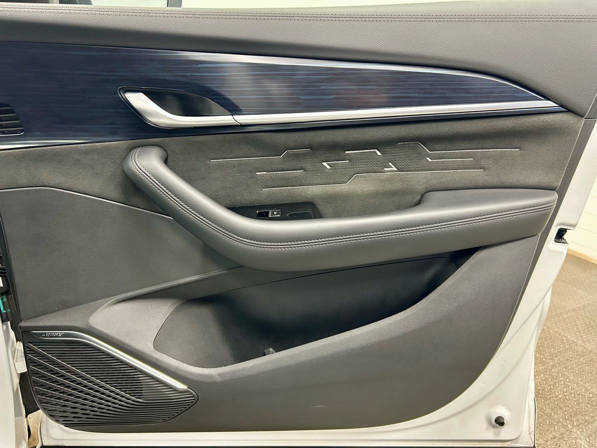 Geely Monjaro I