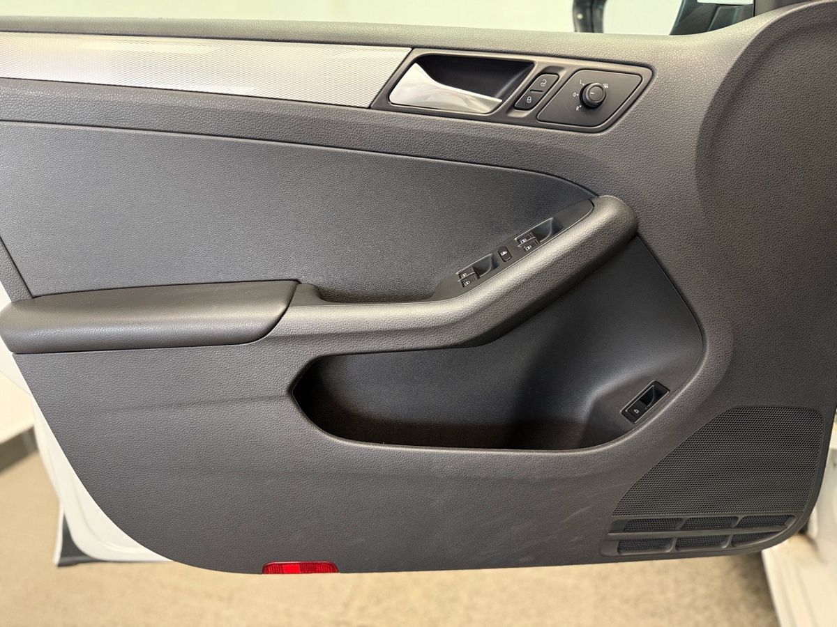 Volkswagen Jetta VI