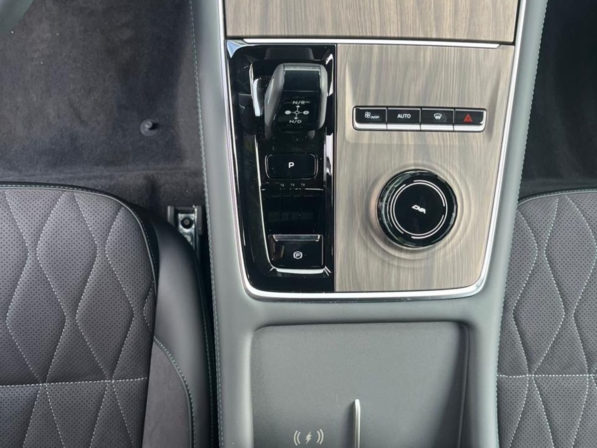 Geely Monjaro Flagship