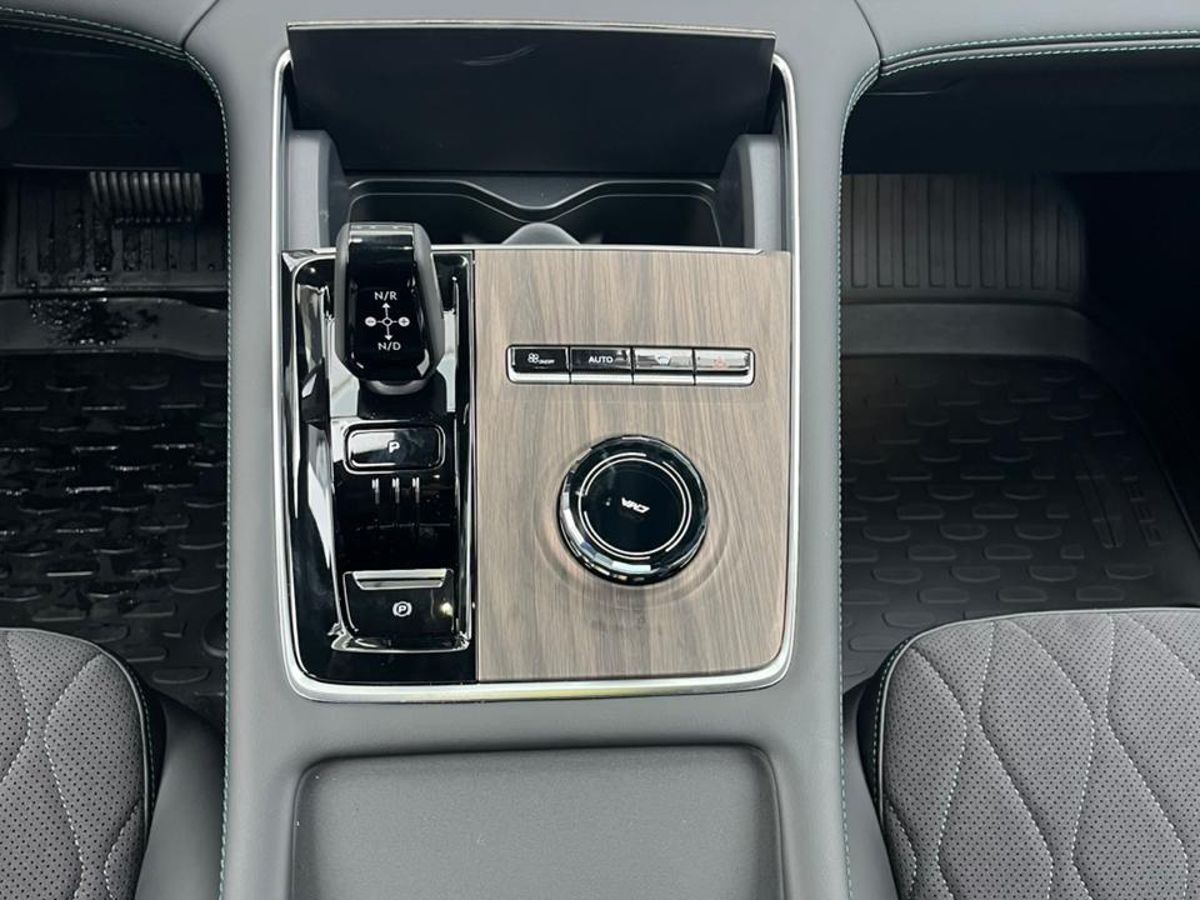 Geely Monjaro Flagship