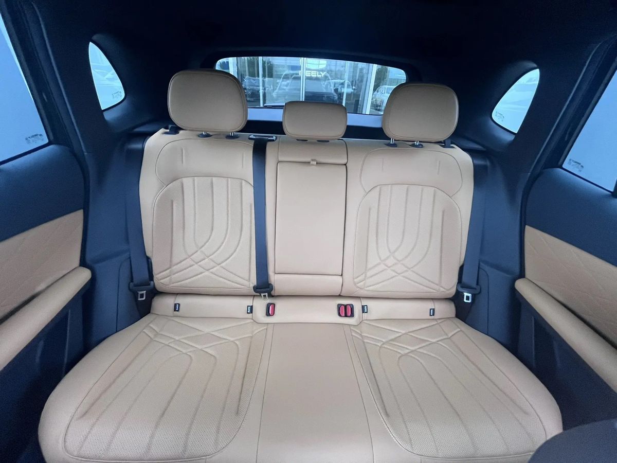 Geely EX5 Гибрид Макс EM-R