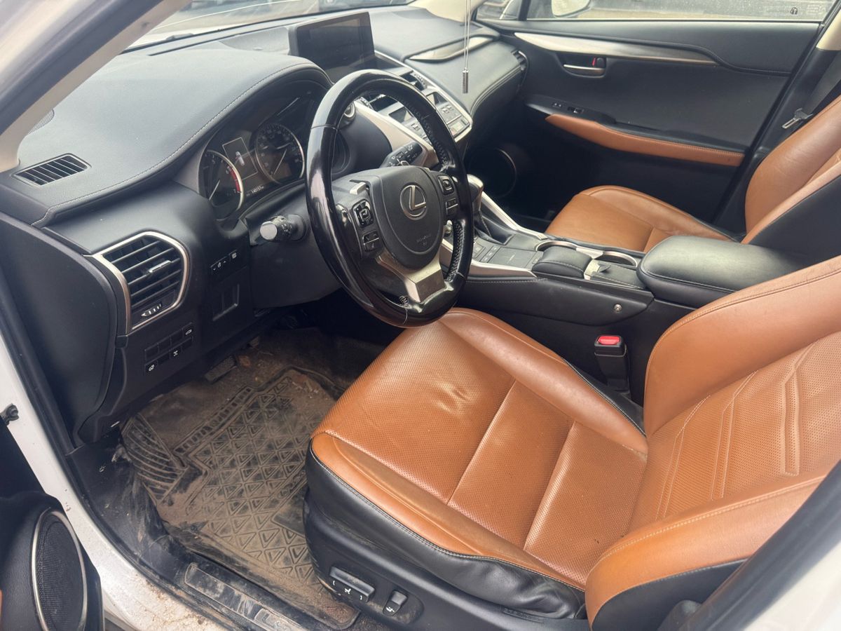 Lexus NX, фотография 7