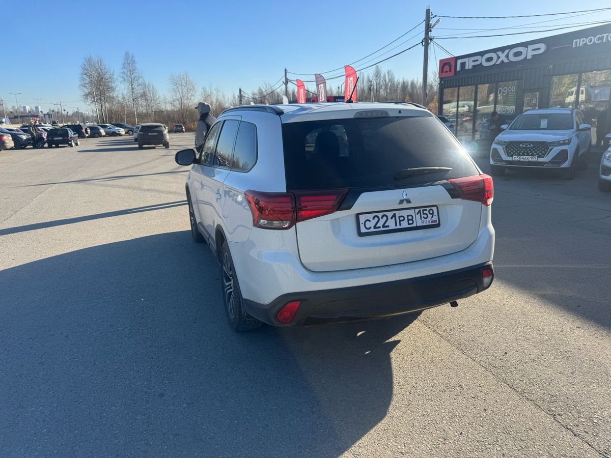 Mitsubishi Outlander, фотография 3