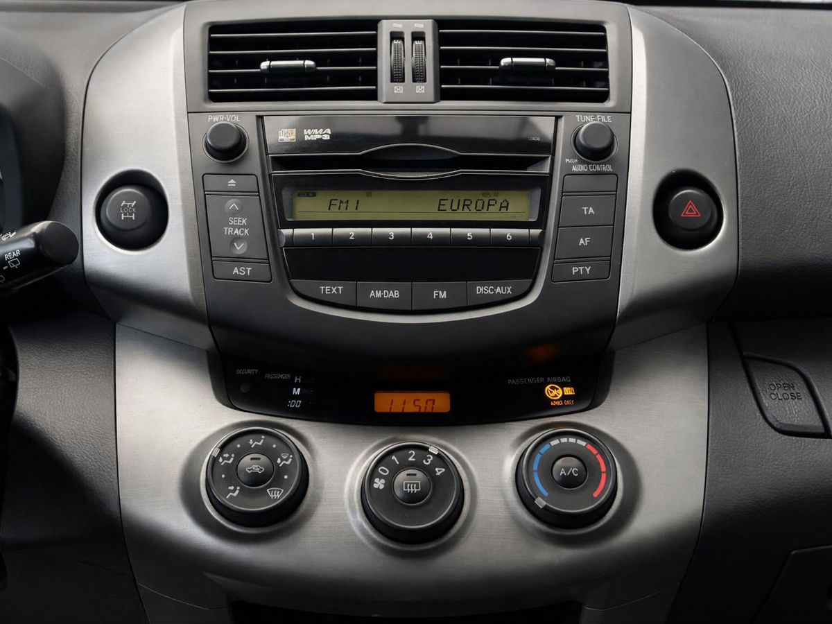 Toyota RAV4, фотография 11