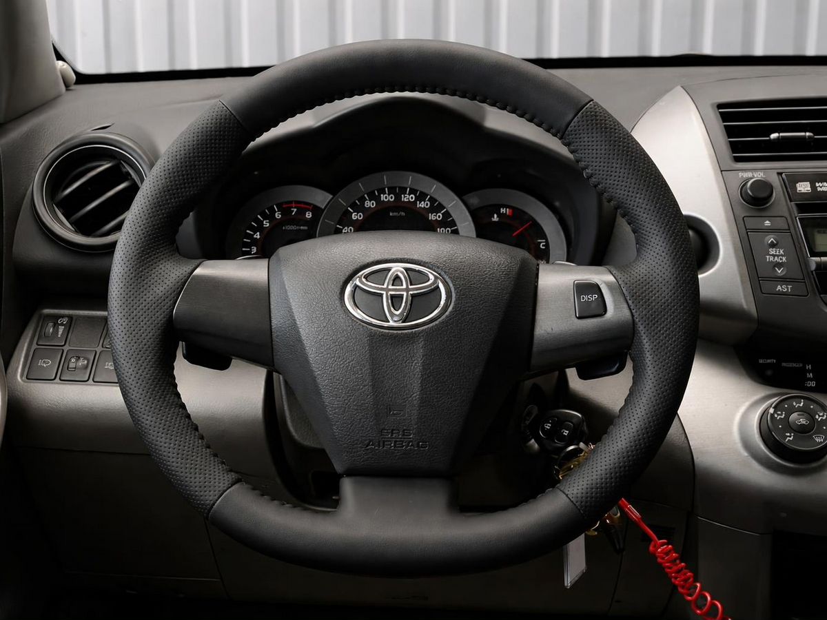 Toyota RAV4, фотография 8