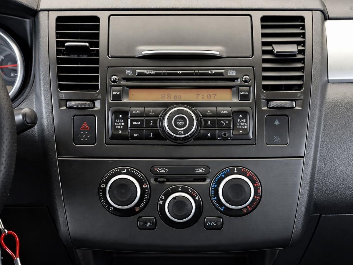Nissan Tiida, фотография 11