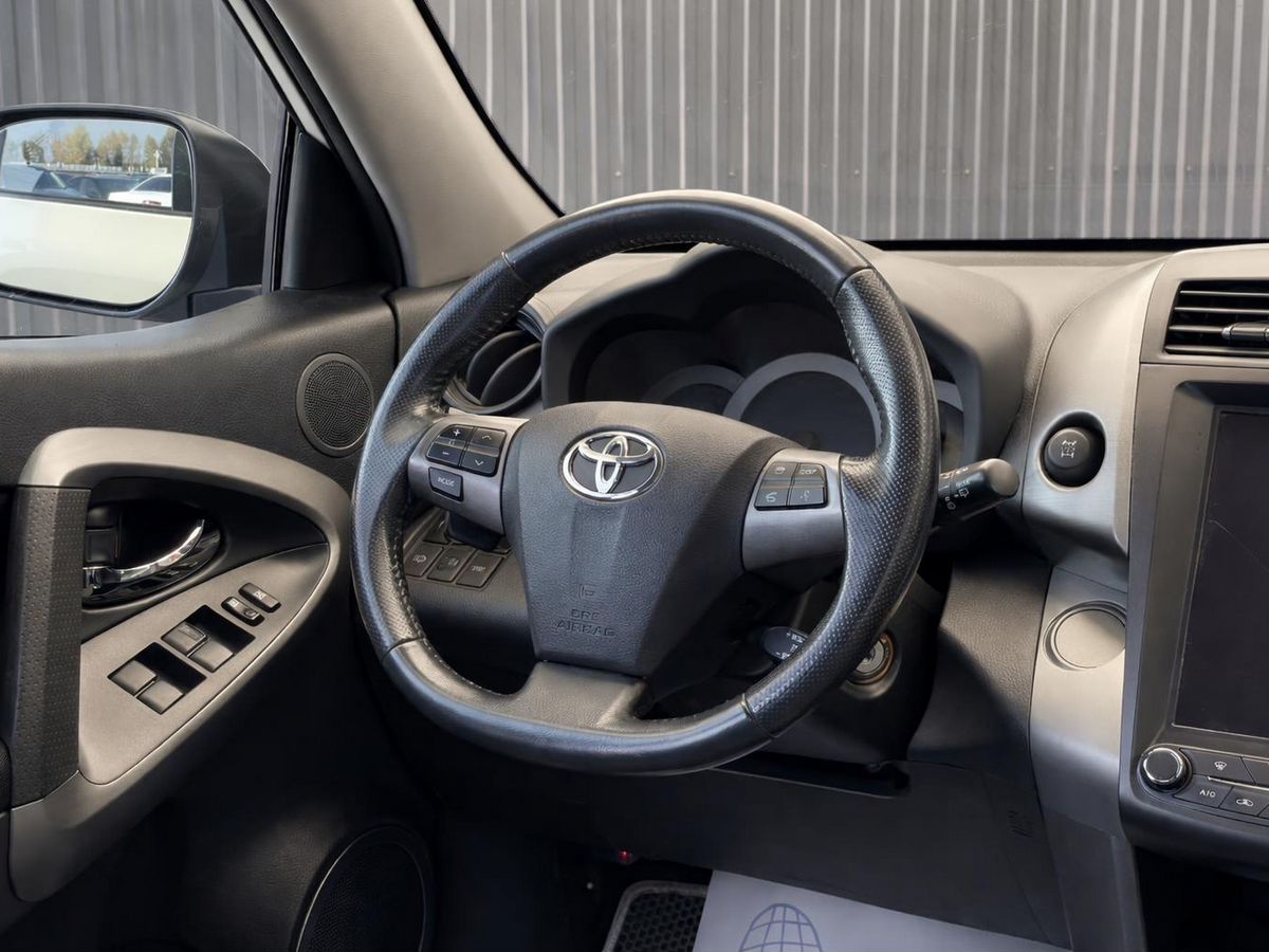 Toyota RAV4, фотография 12