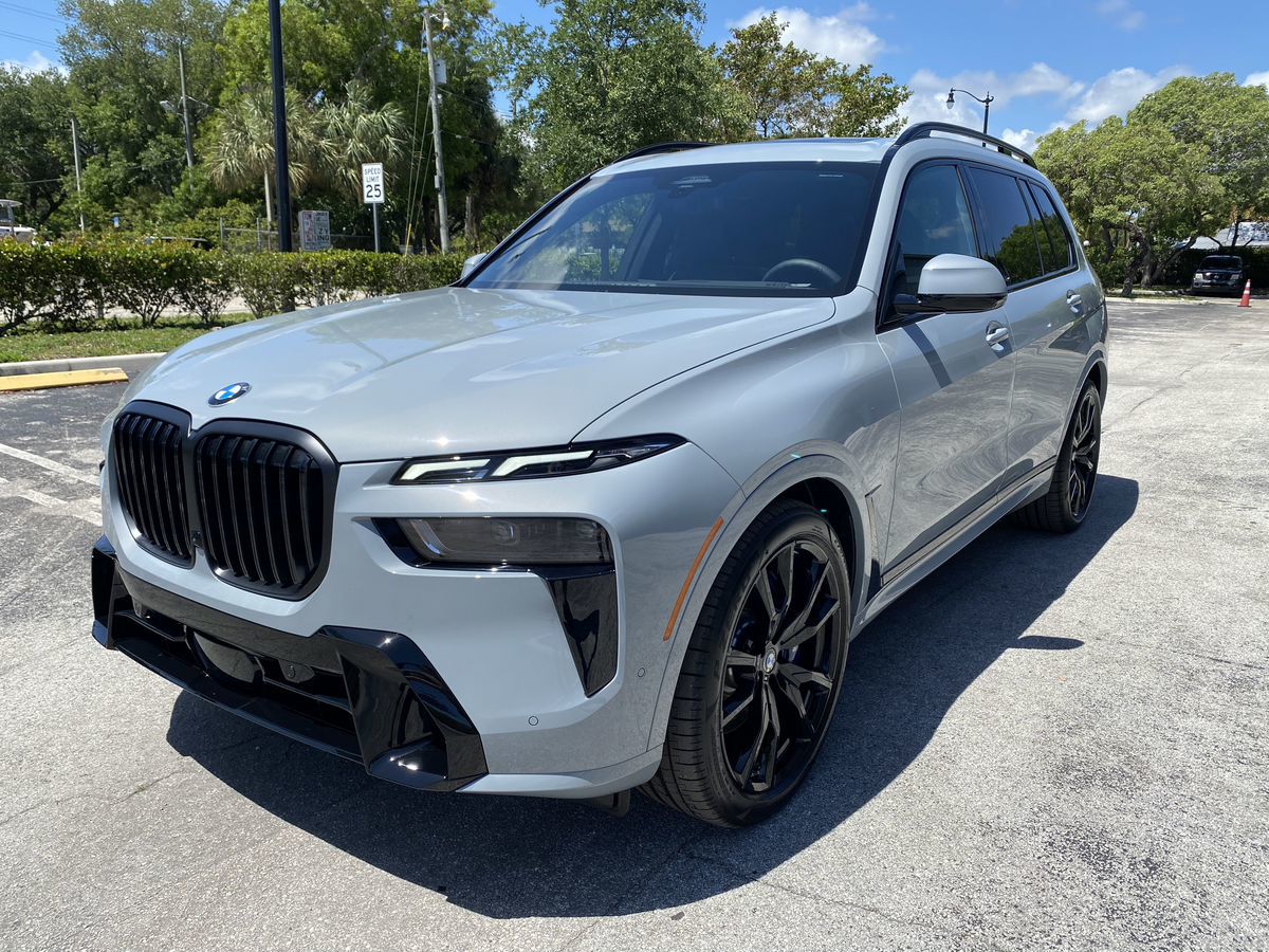 Фото BMW X7, 2026, Серый, 1218 км