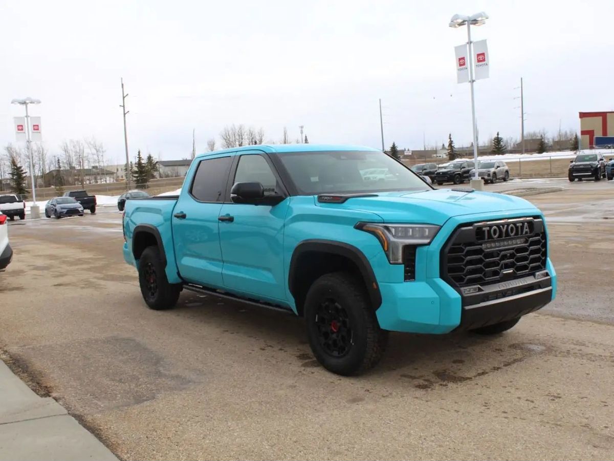 Фото Toyota Tundra, 2026, Голубой, 7 км