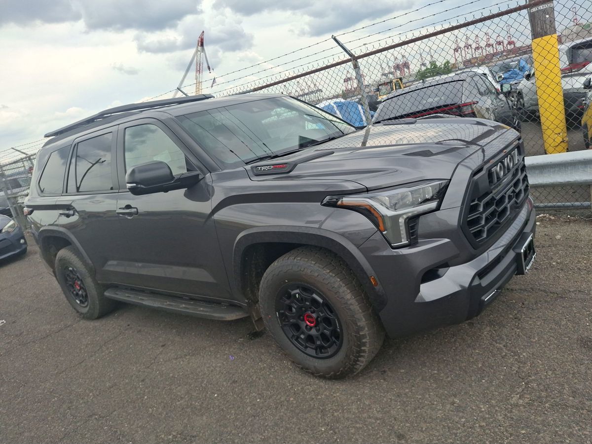 Фото Toyota Sequoia, 2026, Серый, 16 км