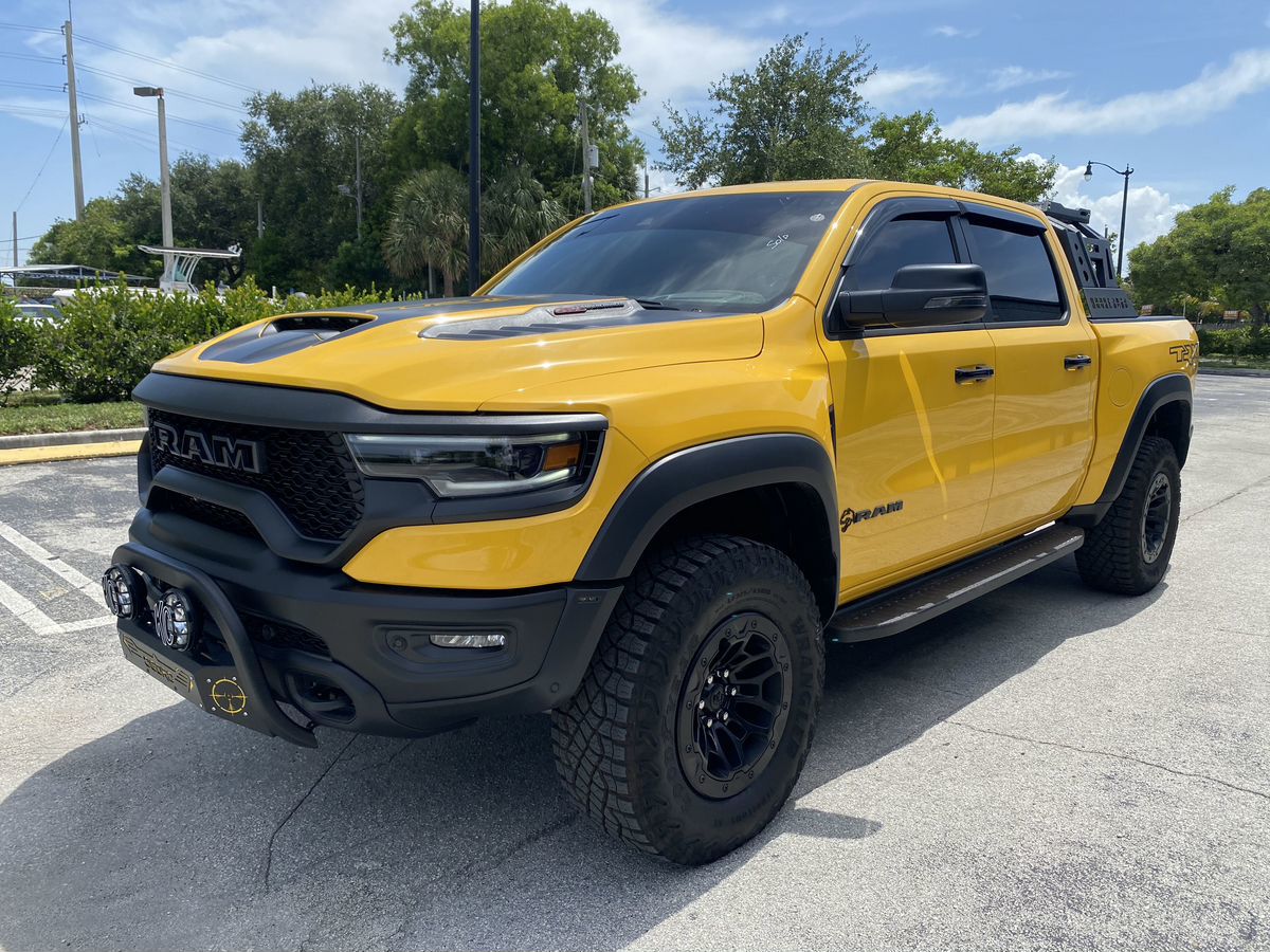 Фото Ram 1500, 2023, Желтый, 2127 км